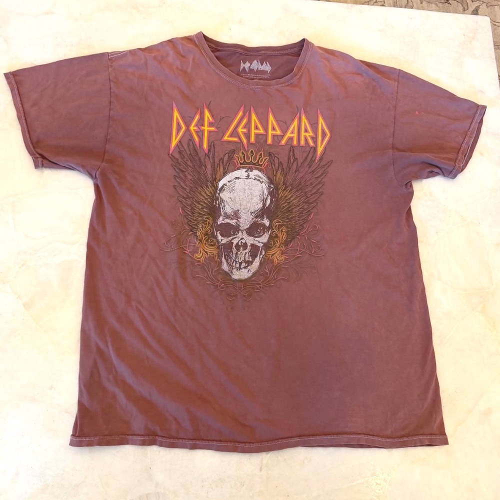 Def Leppard Skull Wings Graphic T-Shirt Mens XL Burgundy 2017 Band Tee Cotton